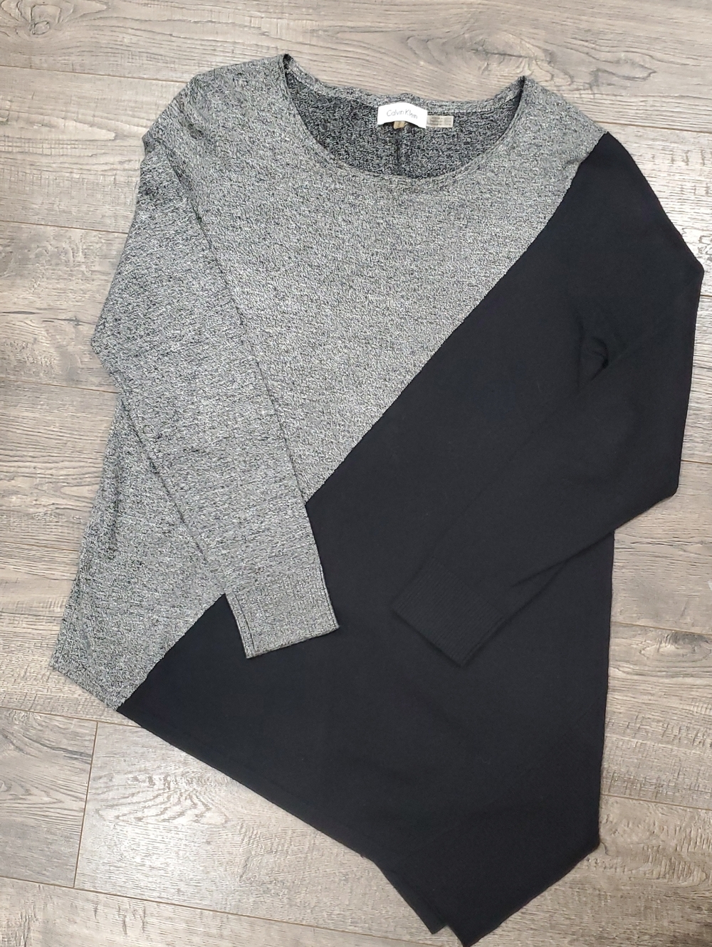 Calvin Klein Two-Tone Gray & Black Diagonal Crew Sweater 80%rayon